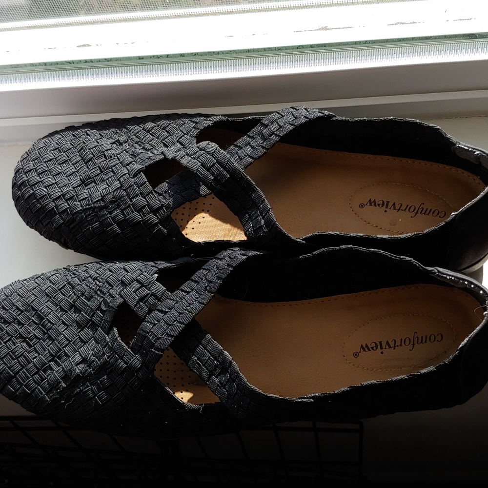 Comfortview Women's Black Woven Flats - Picture 4 of 5